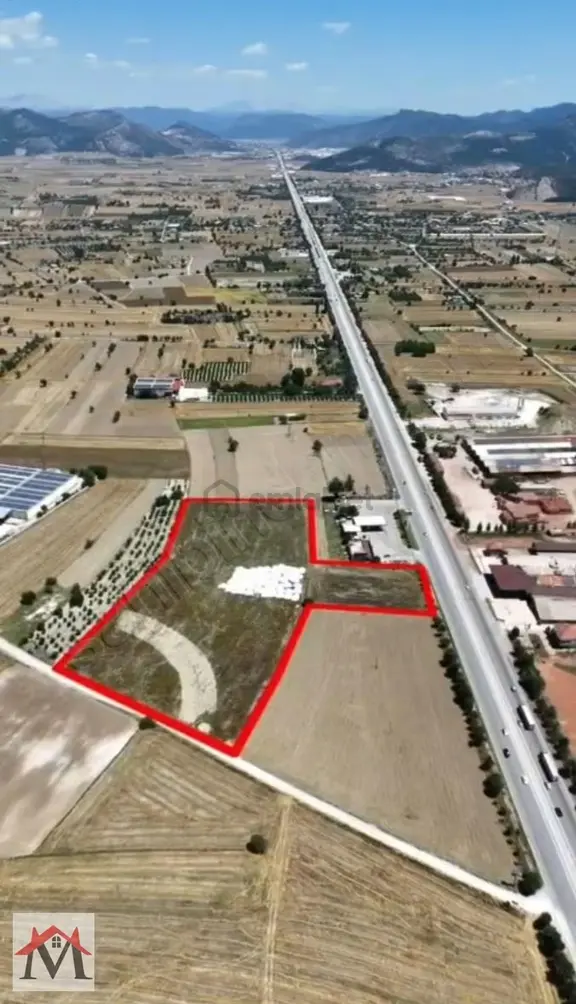 Bucak Karapınarda Fabrikaya Çiftliğe Uygun 30.000m² Arsa 1
