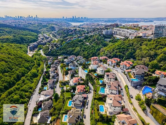 Acarkent'te Yüksek Konumlu Asansörlü Havuzlu Masrafsız Villa 6+2 1