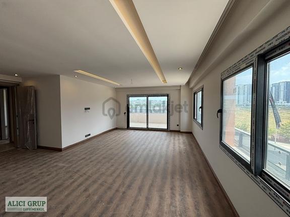 Cadde Üzeri Göl Manzaralı Lüks 4+1 Kapalı Mutfak Kiralık Daire 2