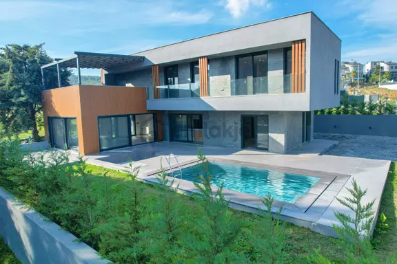 Güzelbahçe Çamlıda 780 M2 Arsa İçerisinde Müstakil Satılık Villa 1