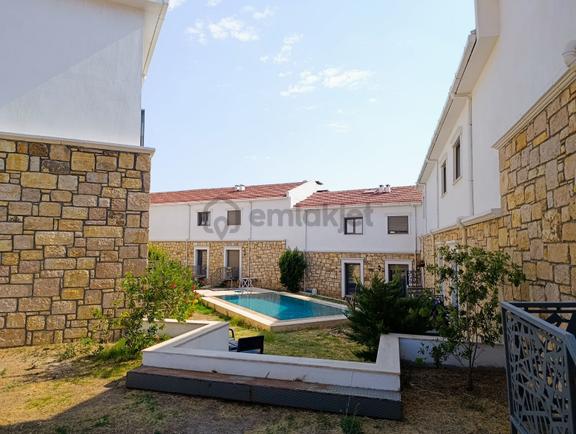 Satılık Foça Bağarasında Havuzlu Sitede 2+1 Dubleks Villa 1