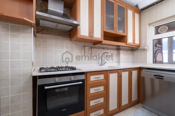 Remax Advantage Arzu Aksaray Gülkent'te Köşe Blokta 3+1 Daıre 2