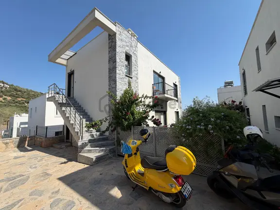 Bodrum Konacık'ta Satılık 2+1 Bahçe Katı Daire 1