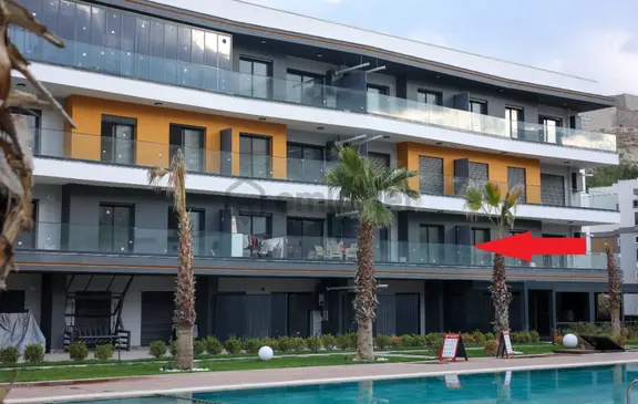Kuşadası'nda Havuzlu Doğalgazlı Kiralık 1+1 Daire 2