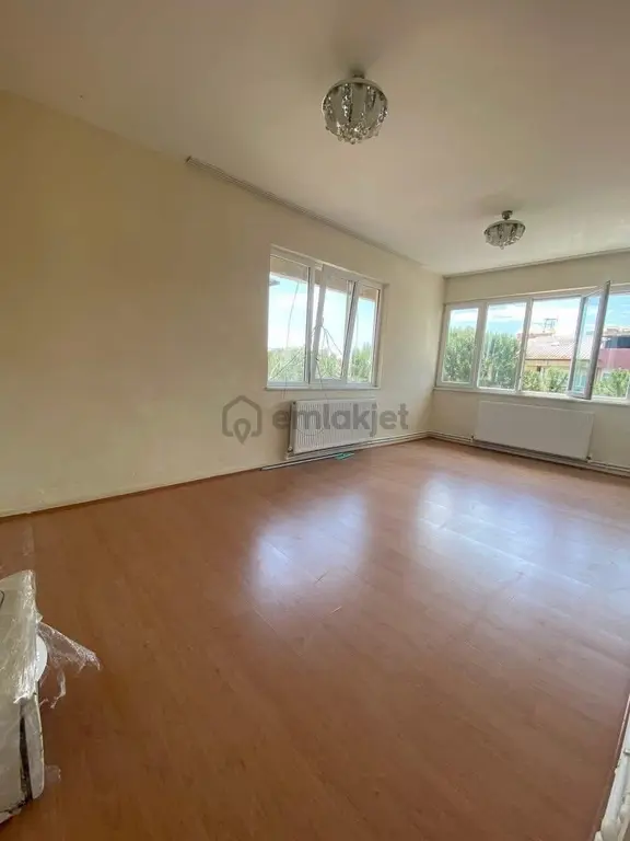 Merkezde 260 Evlerde Kiralık 3+1 1