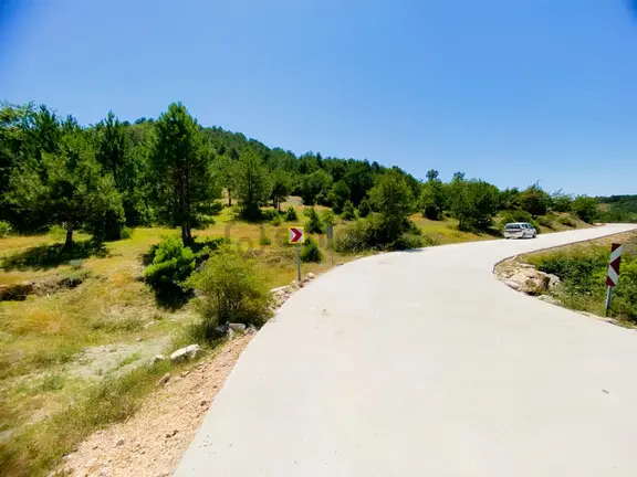 Dışdedeler Köyünde Asfalt Kenarı Harika Manzaralı 3.295 M2 1