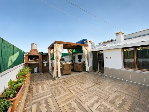 Smyrna Meydanı Yakını 4+1 Çatı Dubleks Eşyasız Kiralık Daire 1