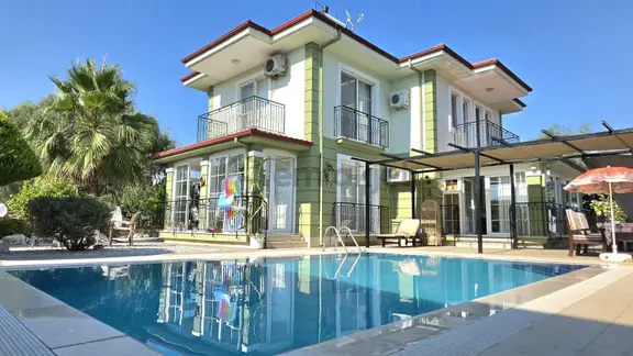 Seydikemer Villalar Bölgesinde 3+2 200m2 Bahçeli Havuzlu Villa 1