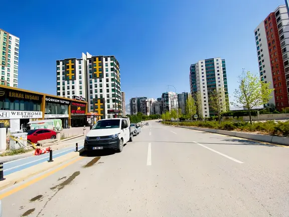 Cumhuriyet Mah.'de Metro Yanı Yerden Isıtmalı Satılık 1+1 Daire 1