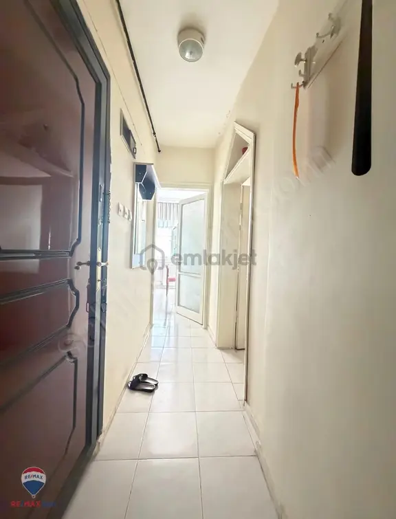 17 Karşıyaka Bostanlı Mah. Merkezi Konumda Satılık 2+1 Daıre 2