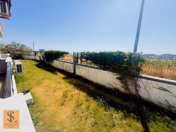 Ayvalık Sarımsaklı | Havuzlu Site İçinde Eşyalı 2+1 Bahçe Katı 2