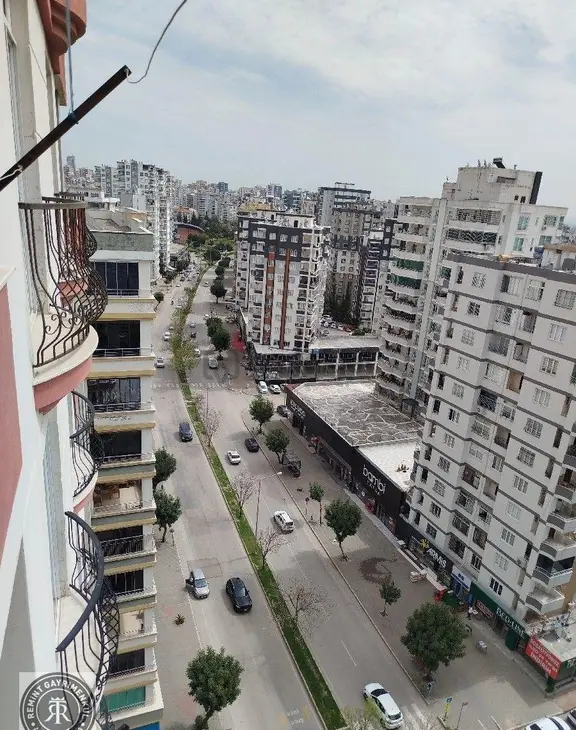 Yurt Mh Bulvar Üzerinde Hasarsız İskanlı Herkat Tek Daire Geniş Oturumlu 4+1 Kapali Mutfaklı 2