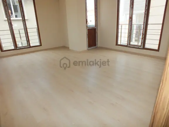 Caddeye Yakın Satılık Ara Kat 1
