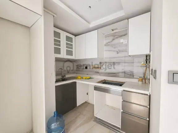 Remax Advantage'den Bahçe Kullanımlı Geniş 2+1 Satılık Daire 2
