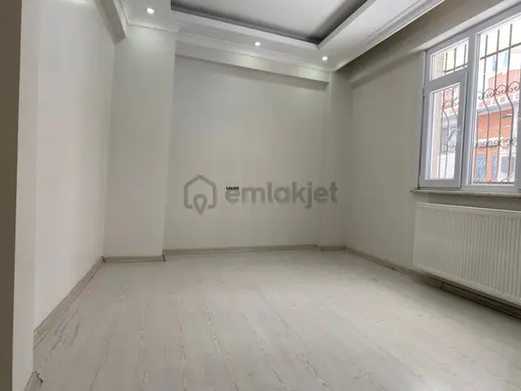 Avrupa Emlak Tan Esenler Fatih Mh 60m²1+1 Yüksek Giriş,8 Yıllık(sabit Gelirliye)kiralık Daire,boyalı 1