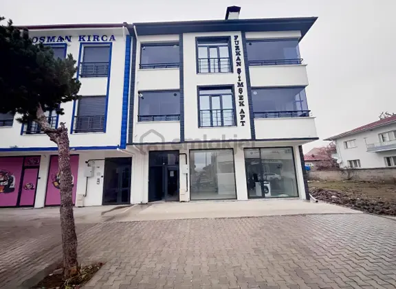 Remax Dem'den Cumhuriyet Mahallesi Ana Caddede Satılık 1+1 Daire 1
