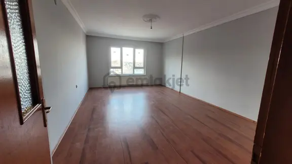 Yayla Merkezde 3+1 Asansörlü Kiralık Site Dairesi 1
