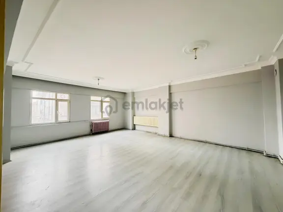 Adapazarı Semerciler Mahallesinde 145 M² Kiralık 3+1 Geniş Daire 2