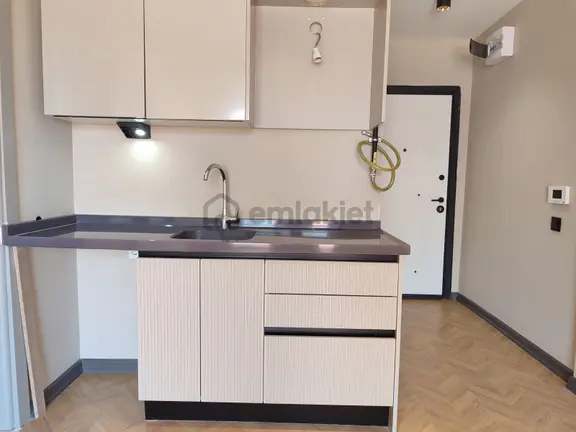 Asel'den Meydan(dablak)lüks 1+1 Köşe Konum Balkonlu Sıfır Daire 2