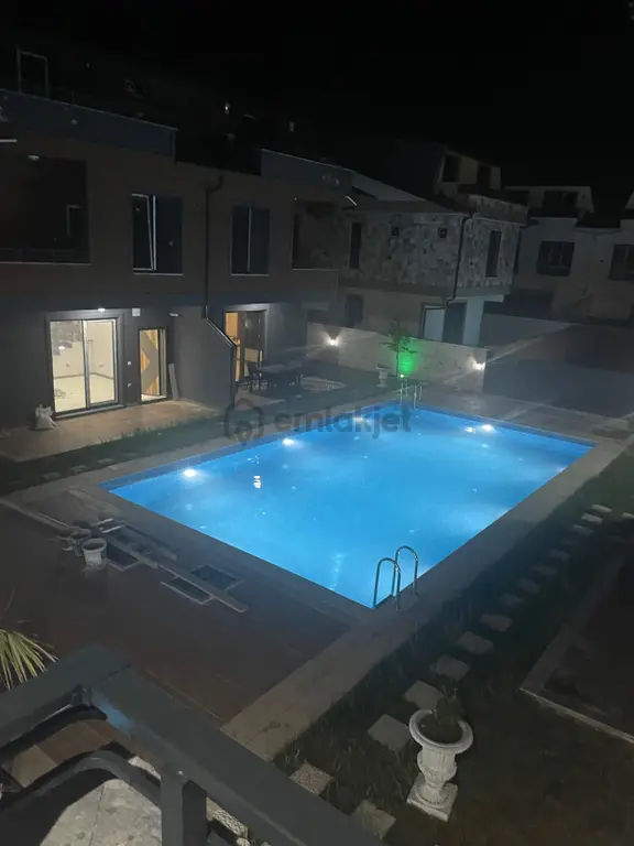 Karasu Kocaali'nde Havuzlu Lüks Sitede Satılık Villalar (orta) 1