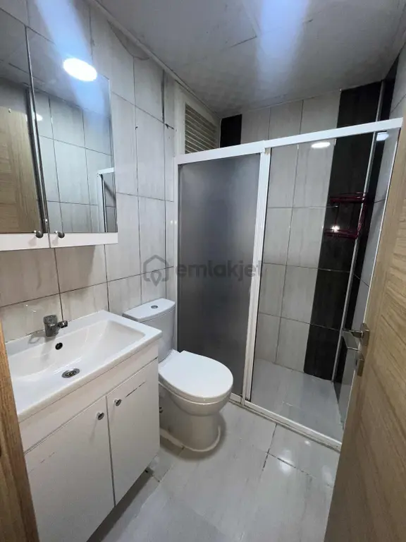 Davutlar 3+1 Kapalı Mutfaklı Asansörlü 140 M² Acil Satılık 2