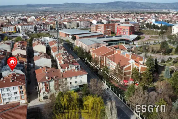 [esgyo]dan İletişim Fak.kapısında Ab. Açık Herşey Dahil 1+0 Daireler 1
