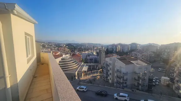Kuşadası Ege Mah. 6+1 Çatı Dubleks, Havuzlu Site İçinde 2