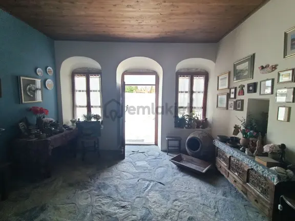 Çeşme Merkez'de Butik Otel Olmaya Müsait Eski Taş Rum Evi 2