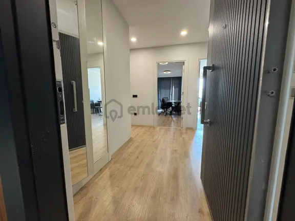 K.çekmece Adliyesinin Yanında Keleş Centerda Satılık 2+1 Ofis 2