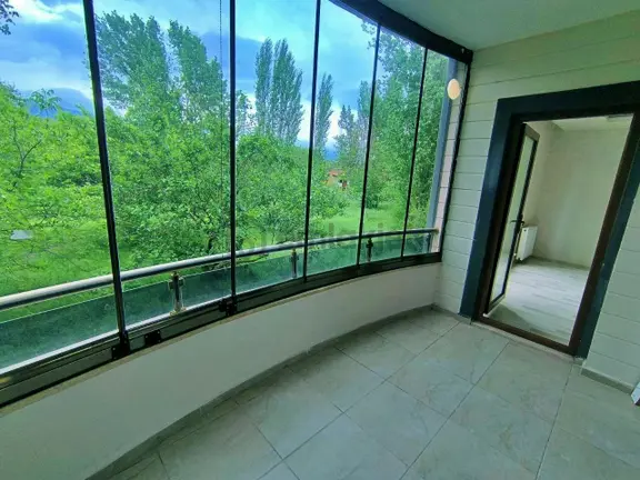 Uytundan İkizçayda Cam Balkonlu Çay Manzaralı Satılık 3+1 Daire 1