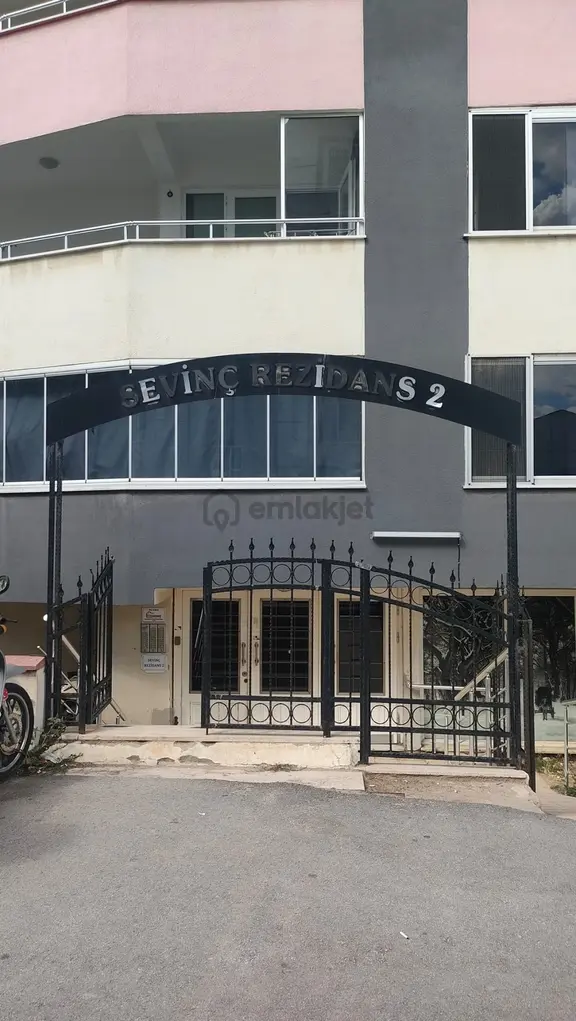 Prestijli Sitede Çift Banyolu Giyinme Odalı 2+1 2