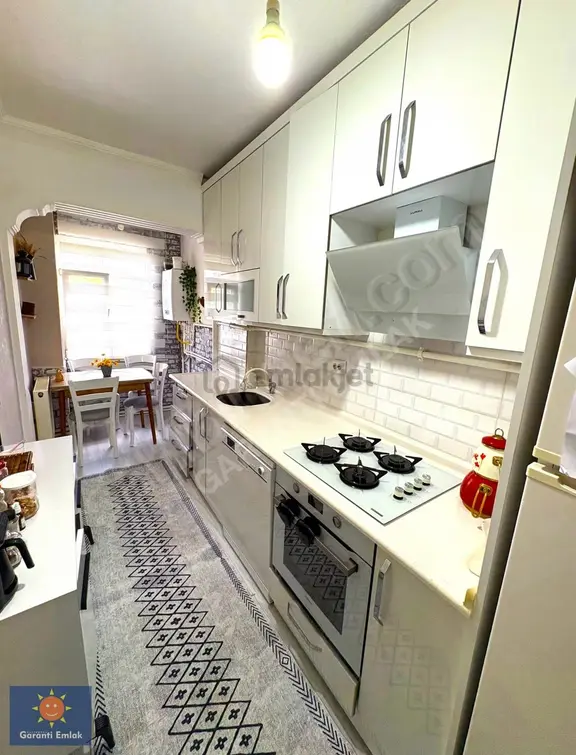 Garanti Emlak'tan Cumhuriyet Meydanı Çaprazı Ana Cadde 3+1 Daire 1