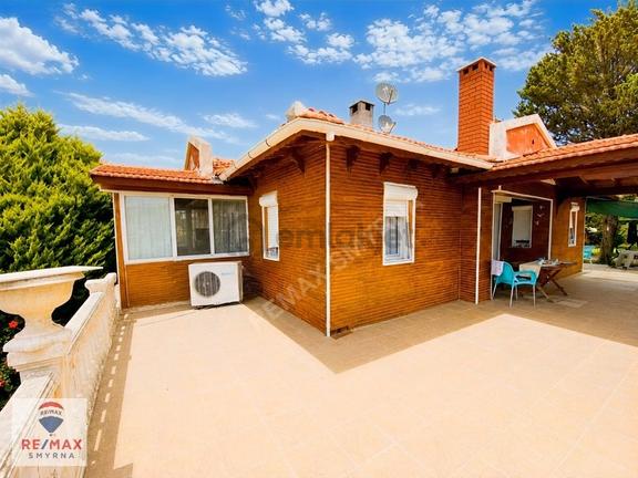 Çeşmede Bahçeli Otoparklı Eşyalı Kiralık 1+1 2