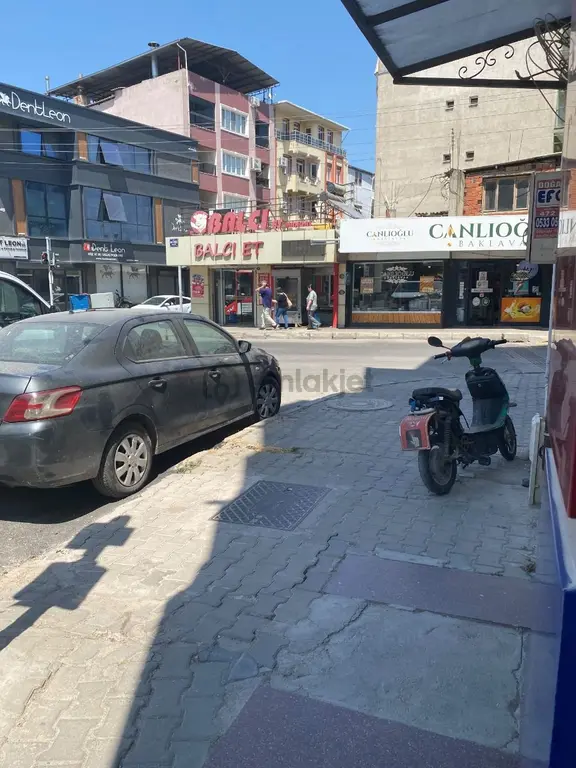 Yeşilova'da İşlek Cadde Üzeri Kiralık Dükkan & Mağaza 2