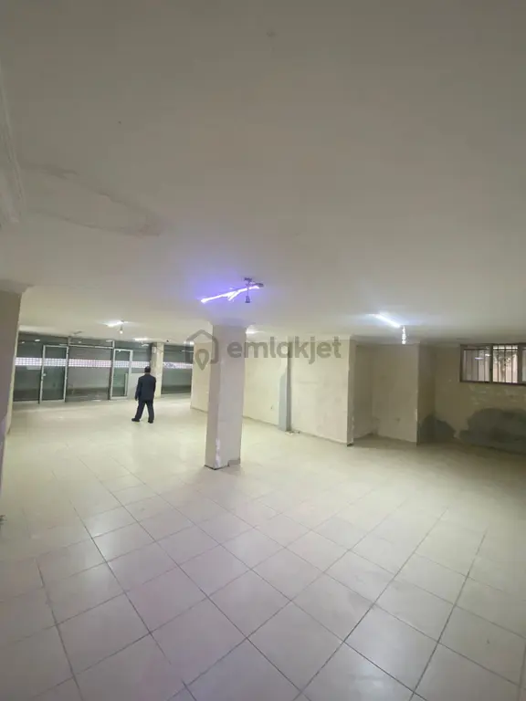 Gaziosmanpaşa Küçükköy Yolunda Kavaklıdere Sokakta /300m2 Kiralık Dükkan Bim Şok 101 2