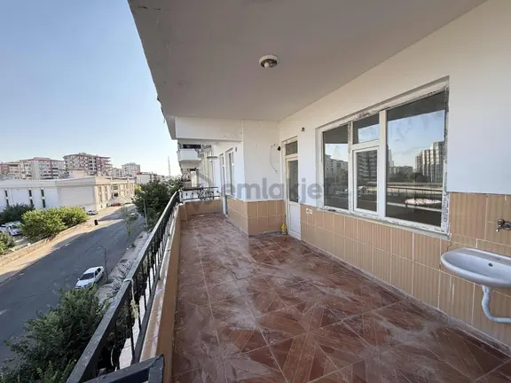 Ceylan Avm Civarı Yeni Hal Karşısı Kiralık 3+1 Daire 2