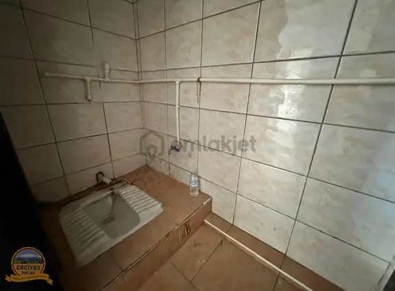 Erciyes'den Maltepe Atatürk Cad Üzerinde 90m² Geniş Cephe Dükkan 2