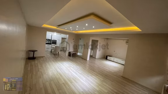 Ulucan'dan İnegöl Merkezde Kiralık 2+1 Jakuzili 150m Daire 1