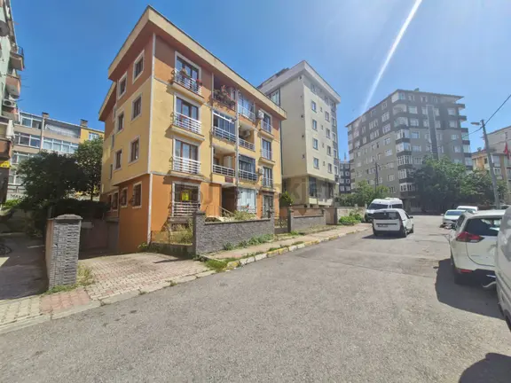 Zümrütevlerde;otopark,ayrı Wc,balkon,yüksek Giriş (3+1) 1