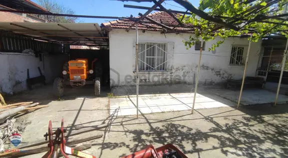 37 Bergama Akcenger Köyün'de Satılık Köy Evı 1