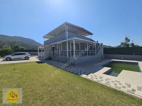 Kırıklar'da Doğa Manzaralı, Havuzlu, Eşyalı Satılık Villa 1