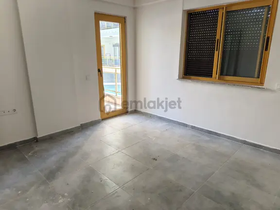 E.yücelden Konyaaltı Hurmada Havuzlu Site İçinde 3+1 2