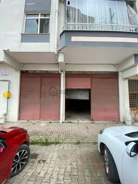 Gül Gayrimenkul'den Tirebolu'da Yol Kenarı Satılık 150 M2 Dükkan 1