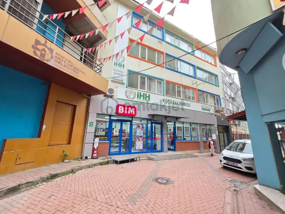 Altın Emlak'tan Çarşı Merkezde 550 M2 Ofis Katı 1