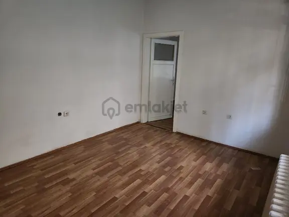 Burak Emlak'dan Kiralık Daire Kurtuluş Bahadırlar Sk. 2+1 Yapılı 2
