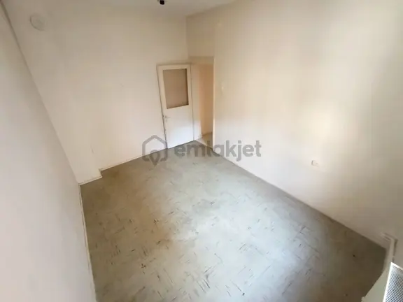 Yenidoğan Mahallesi'nde Balkonlu 2+1 1.kat Ara Kat Kiralık Daire 2