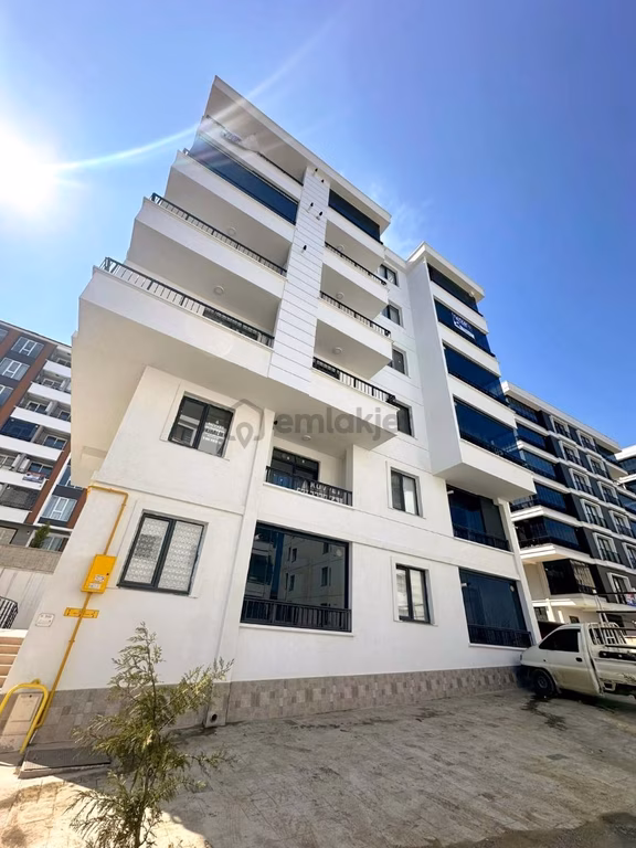 Atakum Körfez'de Cam Balkonlu Otoparklı 1.kat 1+1 Kiralık Daire 2