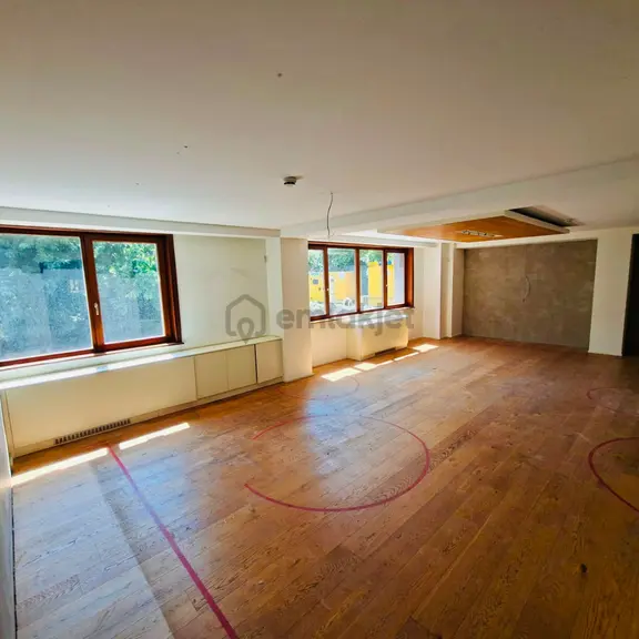 Beşiktaş Balmumcu Otoparklı Bahçeli Kurumsal Kiralık Müstakil Ticari Bina 1