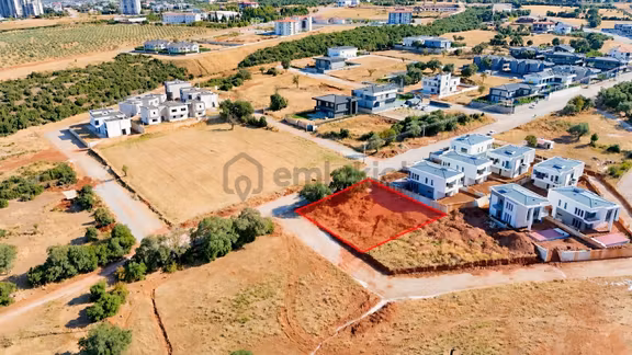 Yol Cepheli Villalık Bölgede 770 M2 Satılık Arsa 1