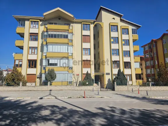 Antalya Yolu Opet Altında 3+1 Geniş Balkonlu Kiralık Daire 1